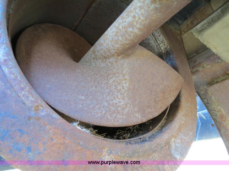 image for item A8583 1989 Gleaner R60 combine