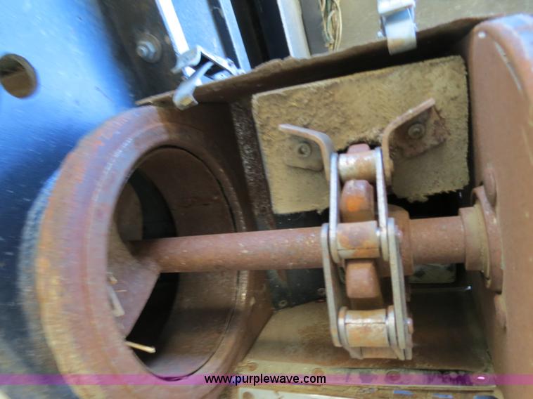 image for item A8583 1989 Gleaner R60 combine