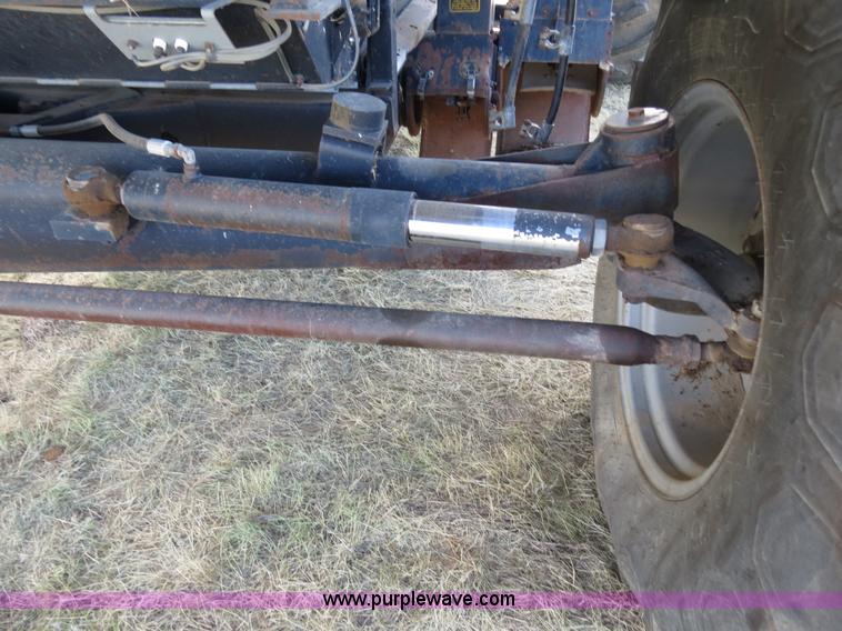 image for item A8583 1989 Gleaner R60 combine