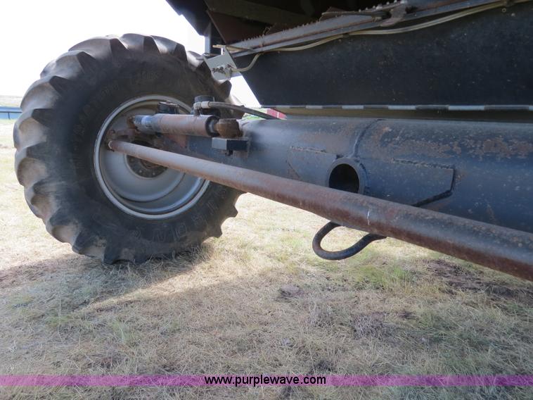 image for item A8583 1989 Gleaner R60 combine