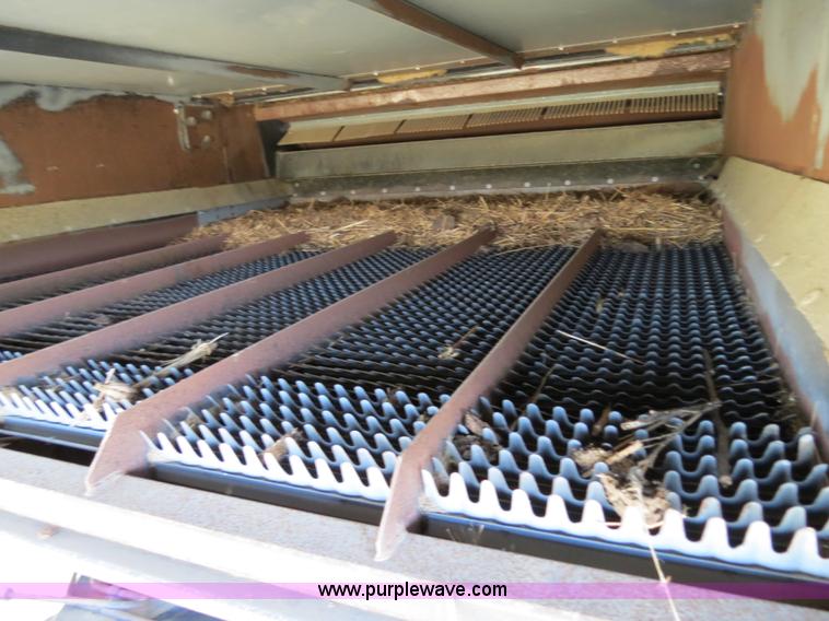 image for item A8583 1989 Gleaner R60 combine