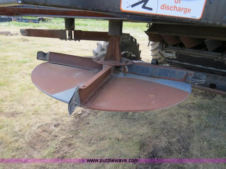 image for item A8583 1989 Gleaner R60 combine