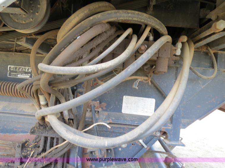 image for item A8583 1989 Gleaner R60 combine