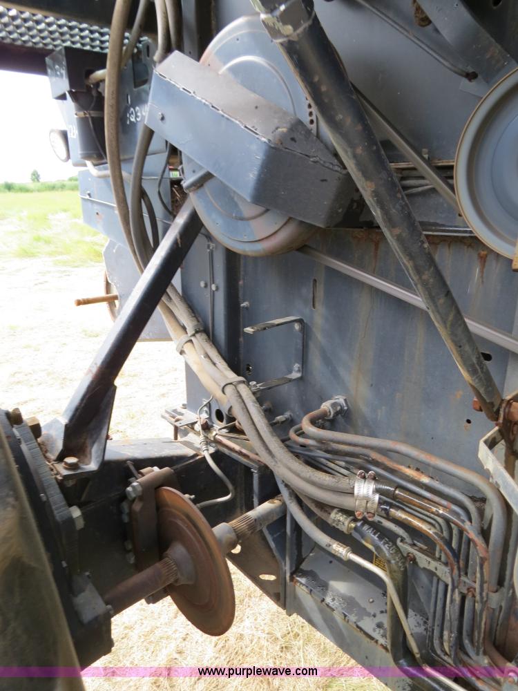 image for item A8583 1989 Gleaner R60 combine