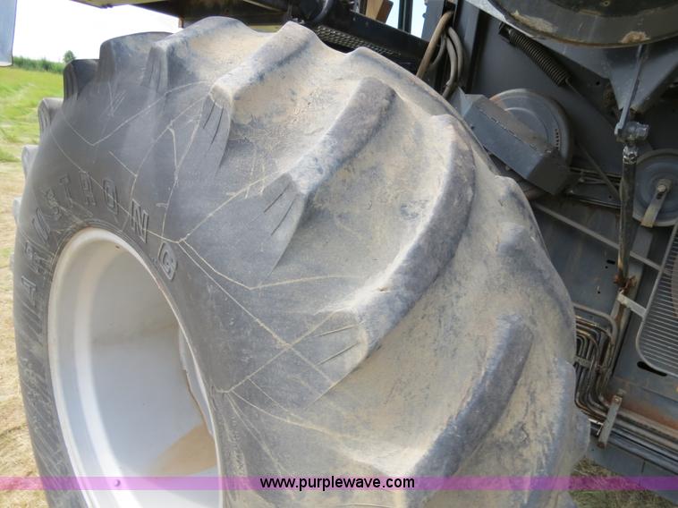 image for item A8583 1989 Gleaner R60 combine