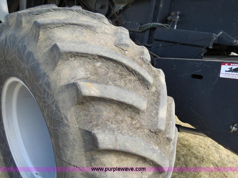 image for item A8583 1989 Gleaner R60 combine