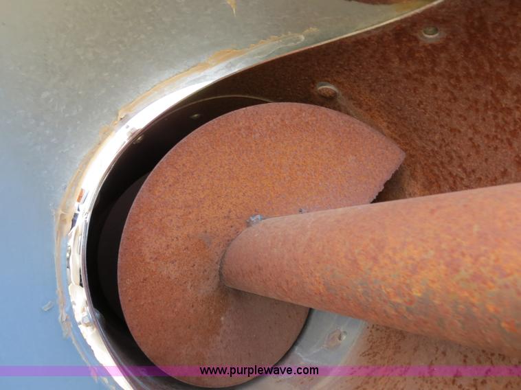 image for item A8583 1989 Gleaner R60 combine