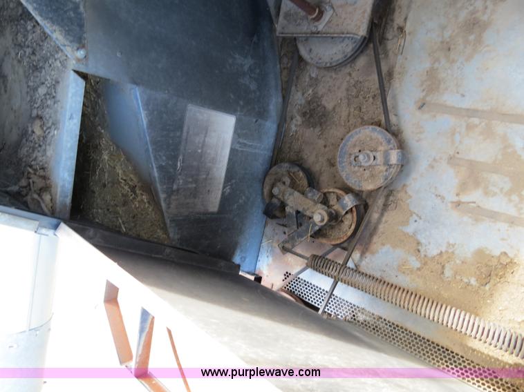 image for item A8583 1989 Gleaner R60 combine