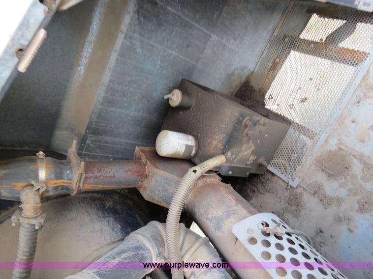 image for item A8583 1989 Gleaner R60 combine