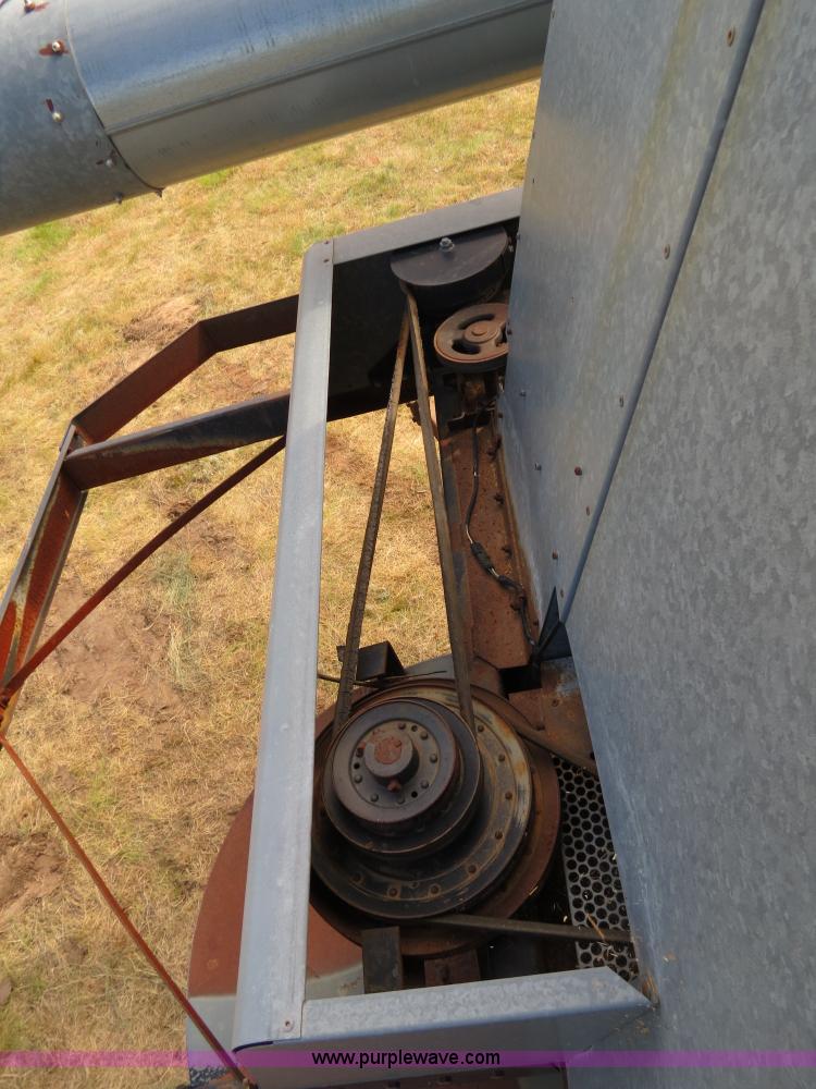 image for item A8583 1989 Gleaner R60 combine