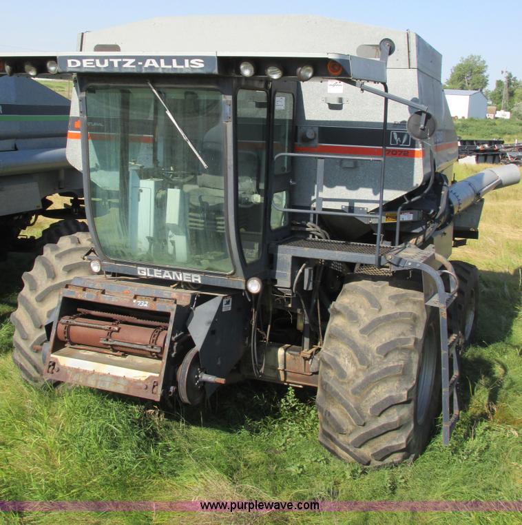 image for item A8584 1991 Gleaner R70 combine