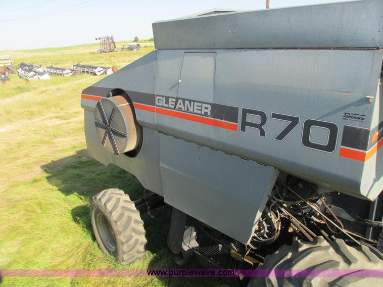 image for item A8584 1991 Gleaner R70 combine