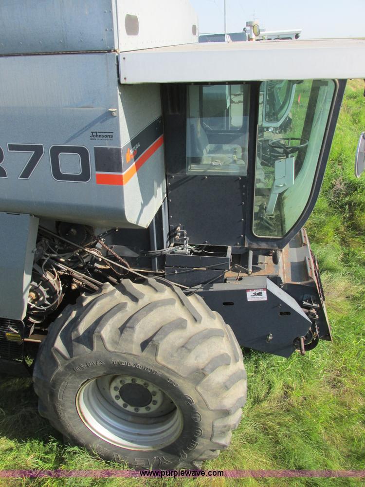 image for item A8584 1991 Gleaner R70 combine