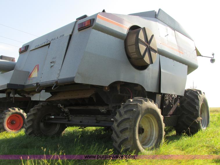 image for item A8584 1991 Gleaner R70 combine