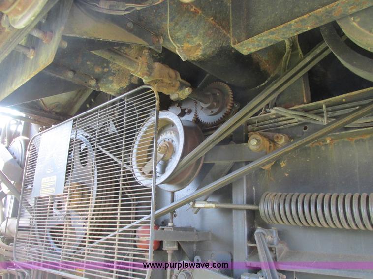 image for item A8584 1991 Gleaner R70 combine