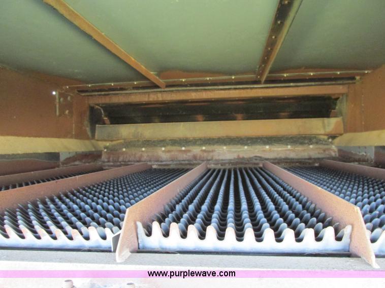 image for item A8584 1991 Gleaner R70 combine