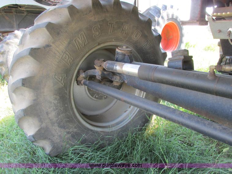 image for item A8584 1991 Gleaner R70 combine