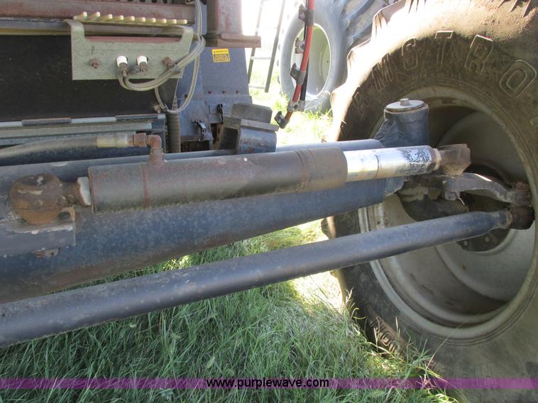 image for item A8584 1991 Gleaner R70 combine