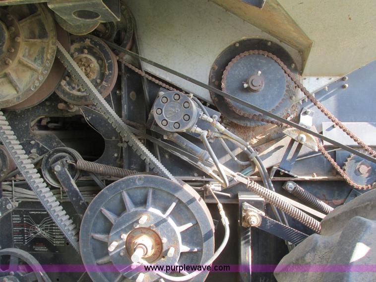 image for item A8584 1991 Gleaner R70 combine