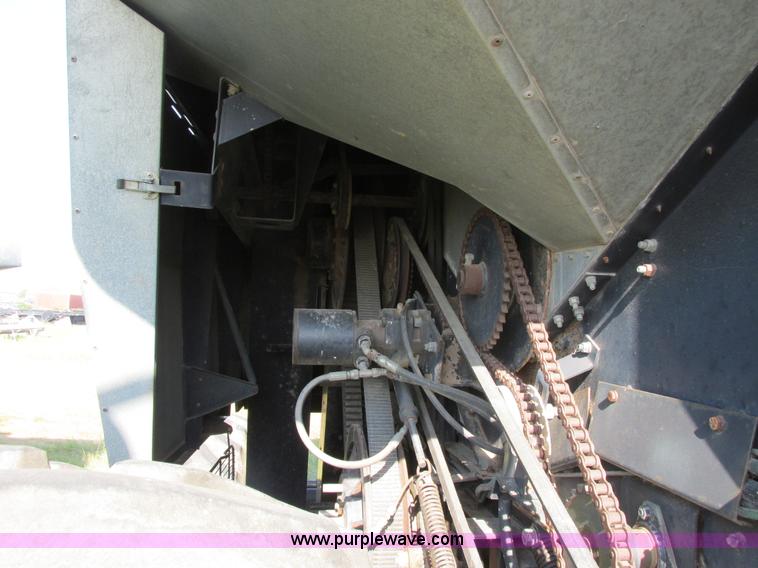 image for item A8584 1991 Gleaner R70 combine