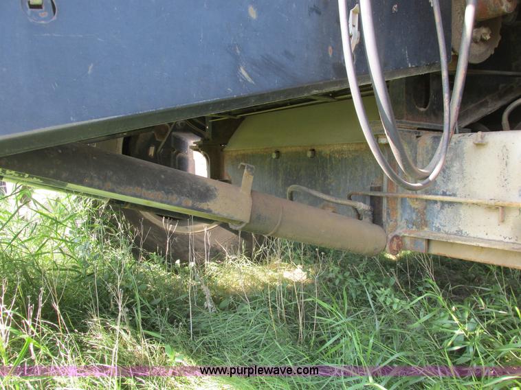 image for item A8584 1991 Gleaner R70 combine