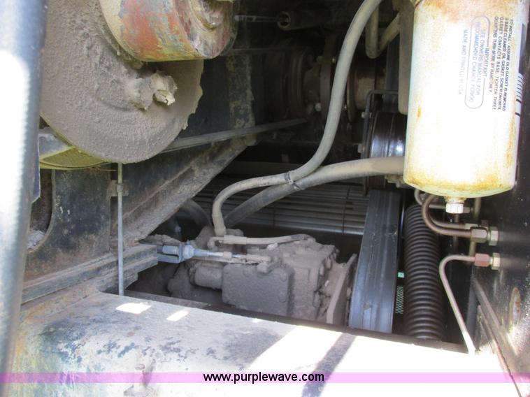 image for item A8584 1991 Gleaner R70 combine