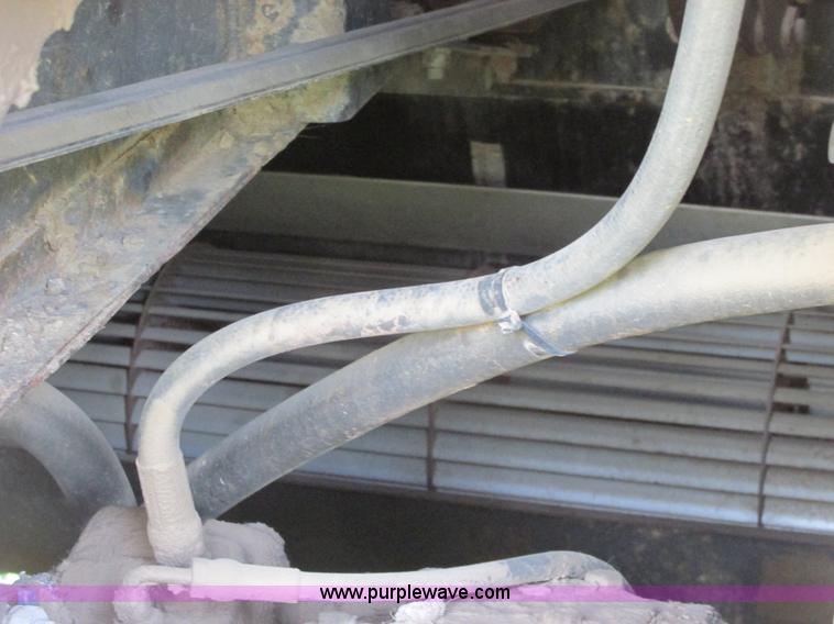 image for item A8584 1991 Gleaner R70 combine