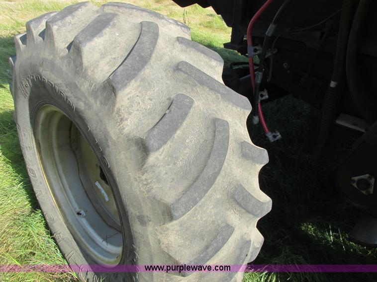 image for item A8584 1991 Gleaner R70 combine