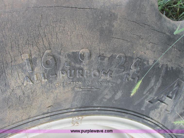 image for item A8584 1991 Gleaner R70 combine