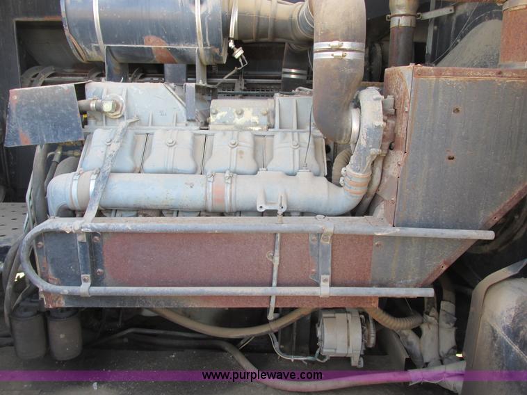 image for item A8584 1991 Gleaner R70 combine