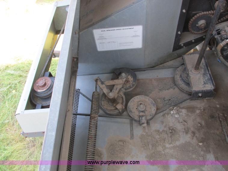 image for item A8584 1991 Gleaner R70 combine