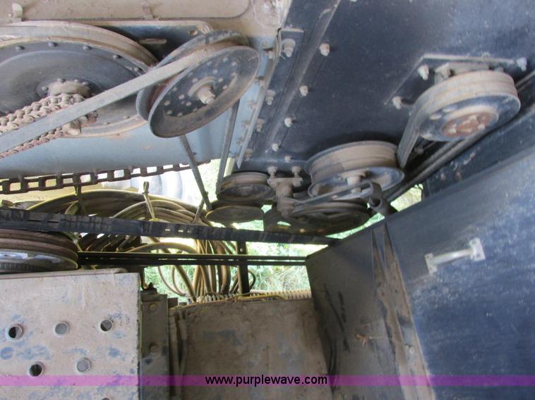 image for item A8584 1991 Gleaner R70 combine