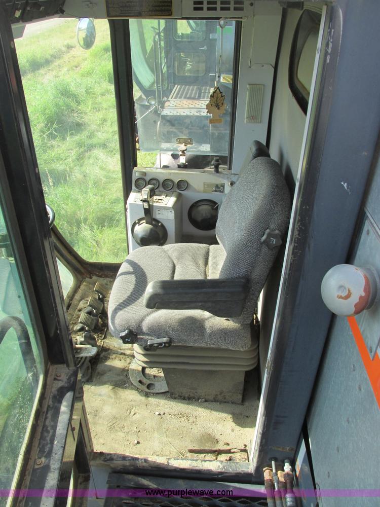 image for item A8584 1991 Gleaner R70 combine