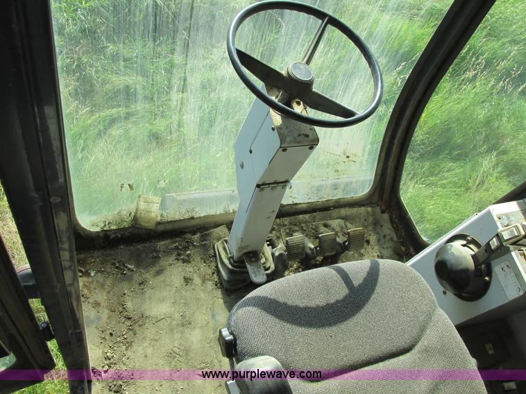 image for item A8584 1991 Gleaner R70 combine