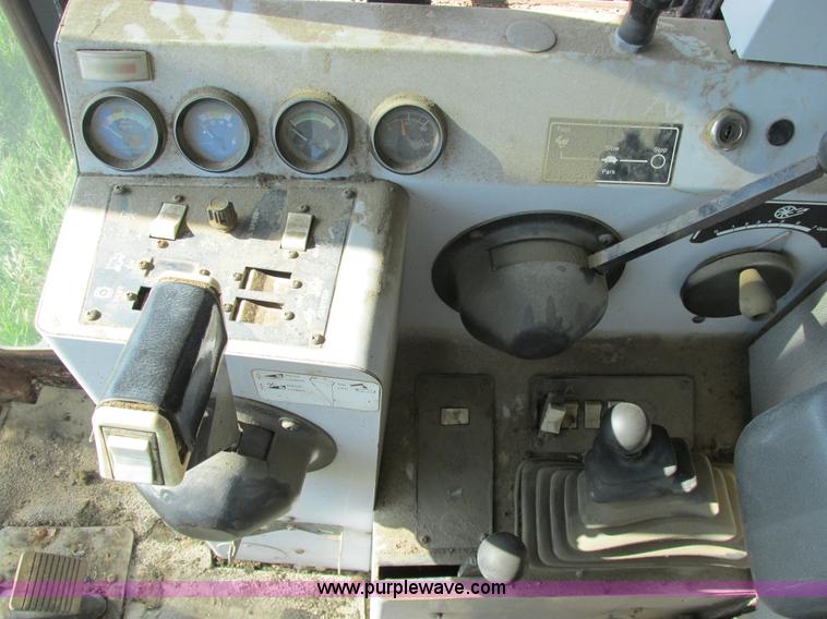 image for item A8584 1991 Gleaner R70 combine