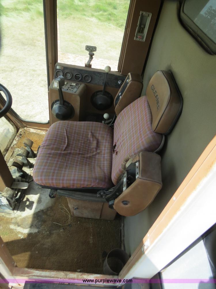 image for item A8587 1982 Gleaner N7 Series 3 combine