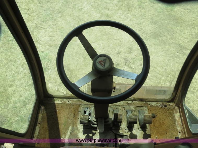 image for item A8587 1982 Gleaner N7 Series 3 combine