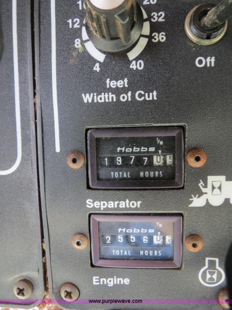 image for item A8587 1982 Gleaner N7 Series 3 combine