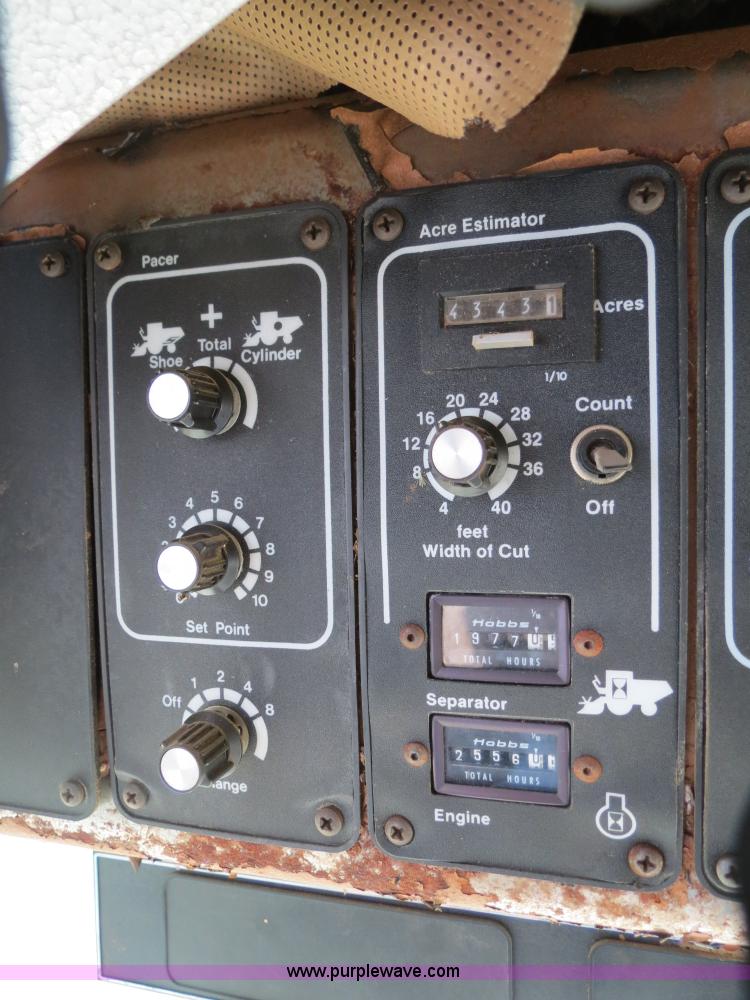 image for item A8587 1982 Gleaner N7 Series 3 combine