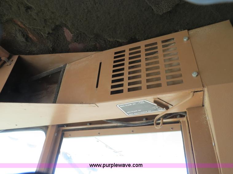 image for item A8587 1982 Gleaner N7 Series 3 combine