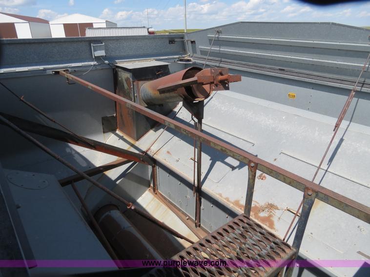 image for item A8587 1982 Gleaner N7 Series 3 combine