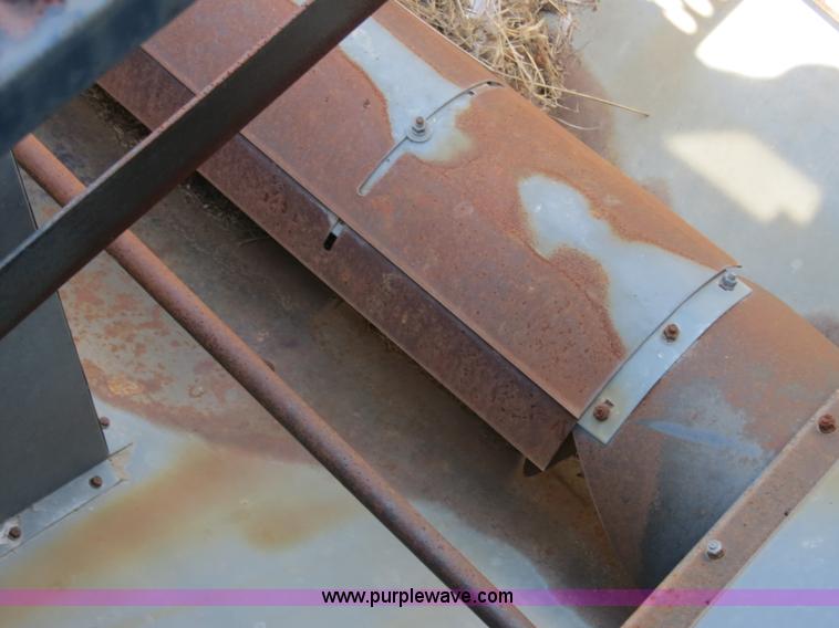 image for item A8587 1982 Gleaner N7 Series 3 combine