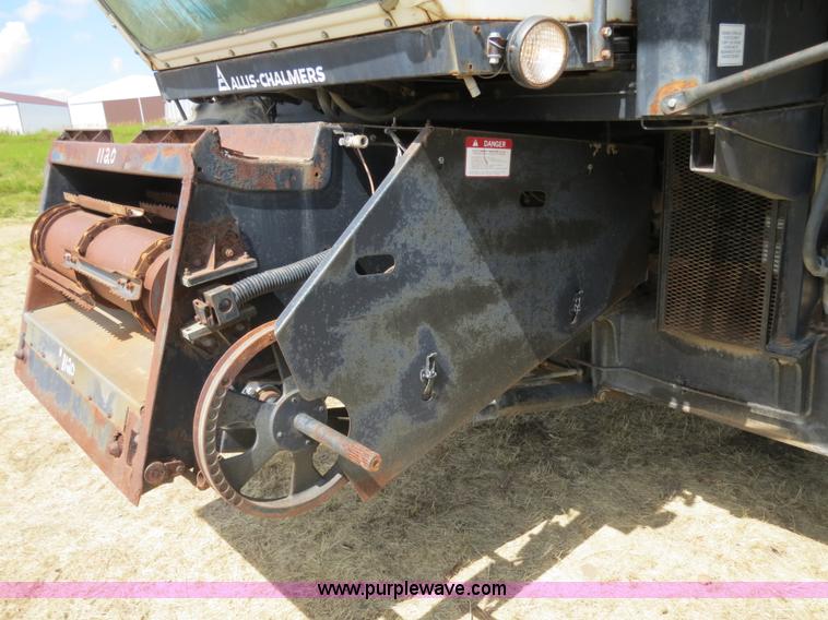 image for item A8587 1982 Gleaner N7 Series 3 combine
