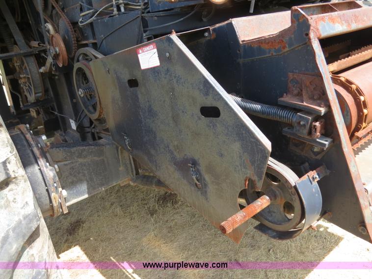 image for item A8587 1982 Gleaner N7 Series 3 combine