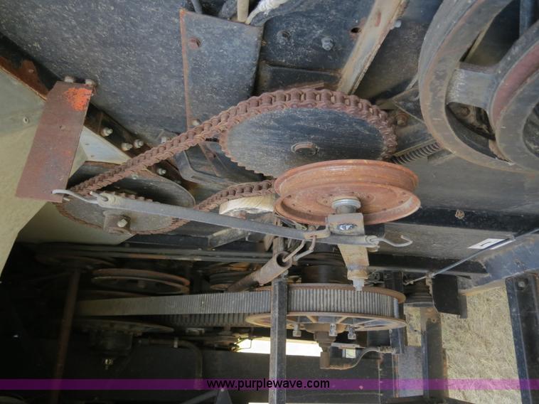 image for item A8587 1982 Gleaner N7 Series 3 combine