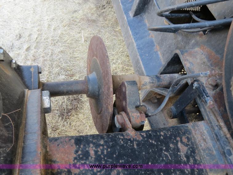 image for item A8587 1982 Gleaner N7 Series 3 combine