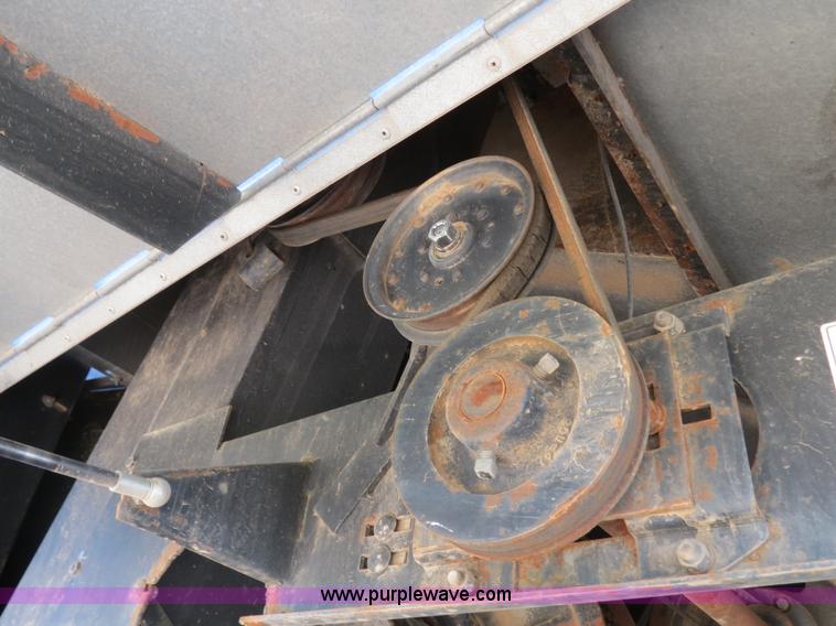 image for item A8587 1982 Gleaner N7 Series 3 combine