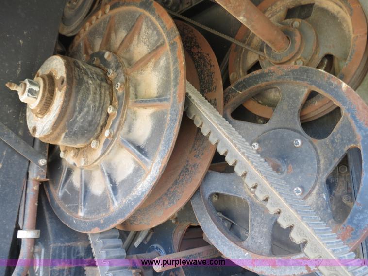 image for item A8587 1982 Gleaner N7 Series 3 combine