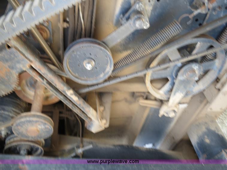 image for item A8587 1982 Gleaner N7 Series 3 combine