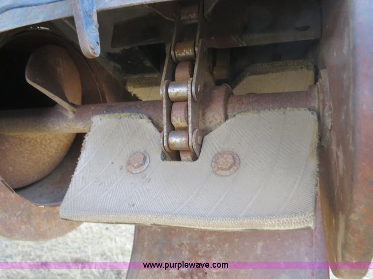 image for item A8587 1982 Gleaner N7 Series 3 combine